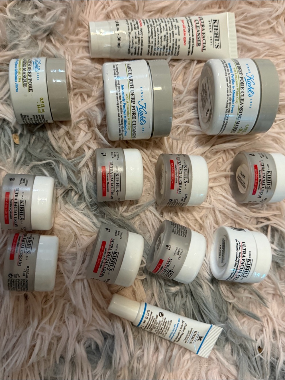 Kiehl's Mini Moisturizer & Skincare Jars in White and Gray